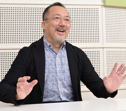 笑顔でお話しする黒田教授