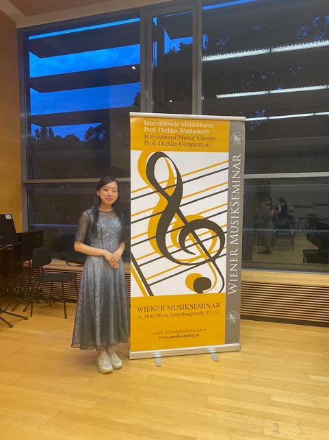 ウィーン国立音楽大学のレッスンが行われた教室にて